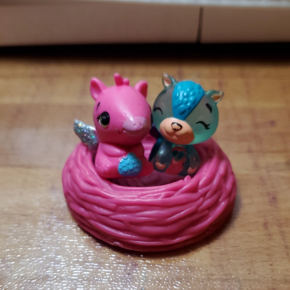 Free - Small Hatchimals Figures With Nest And Random Pirate Duck
